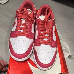 NIKE DUNKS